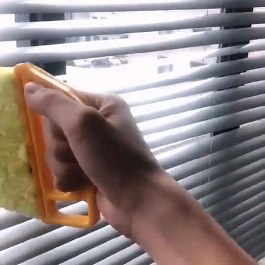 Microfiber Washable Window Cleaning Brush That Easily Collects Dust and Cleans Blinds