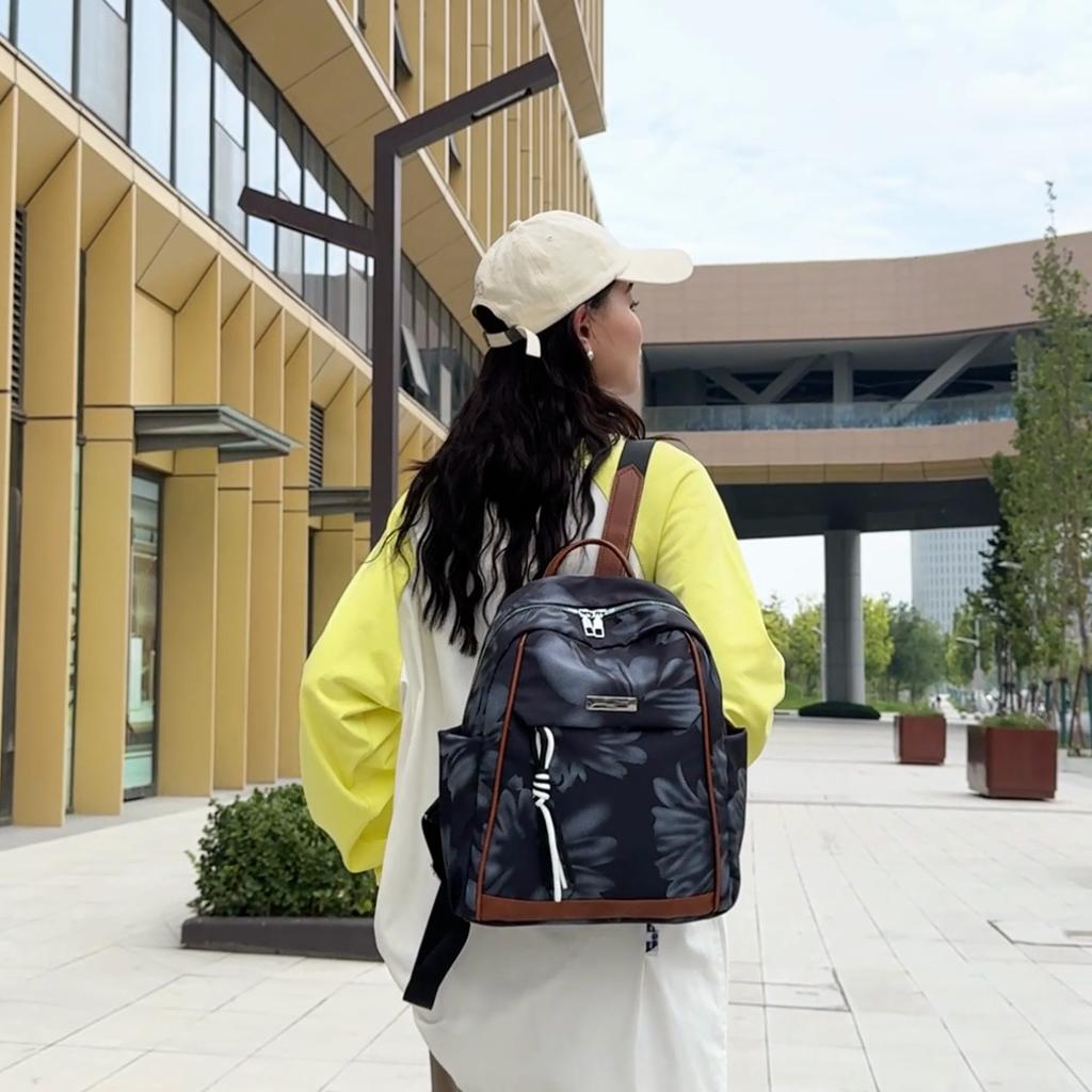 Women's Print Backpack Large Capacity Travel Backpack Lightweight Student Schoolbag