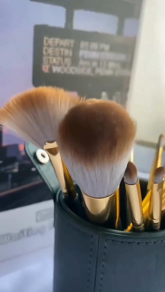 BOB Makeup Brush Set: Powder, Foundation, Contouring, Blush, Highlighter, Concealer, Nose Shadow, Fine Brushes, 14-Piece Set