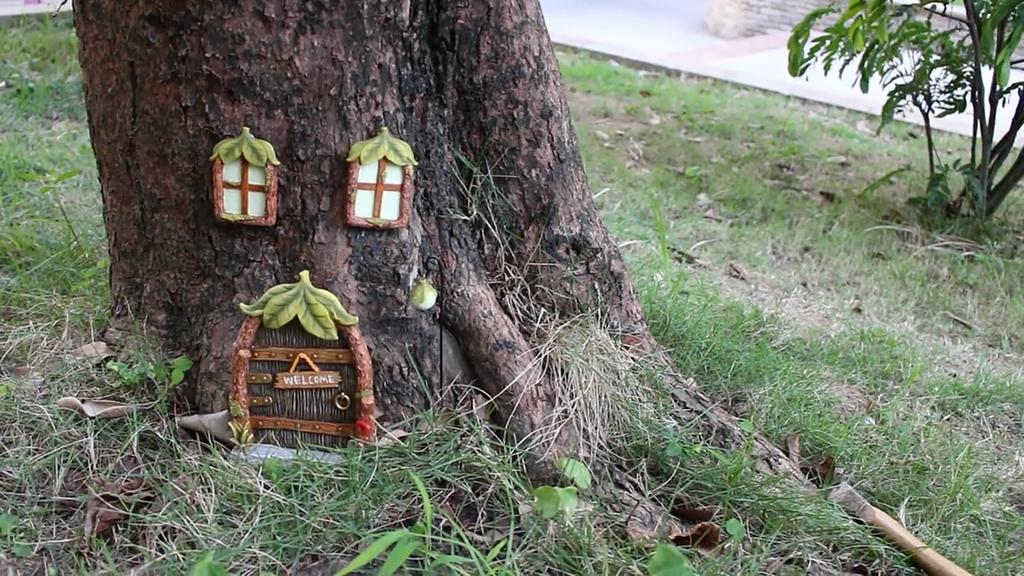 1 Set of Resin Leaf Fluorescent Doors and Windows, Creative Micro Landscape, Large Tree Decoration, Tree Hanging, Palace Decorat