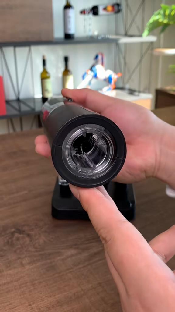Elektrická vývrtka na víno, může automaticky odstranit korek, vhodná pro všechny tradiční láhve na víno