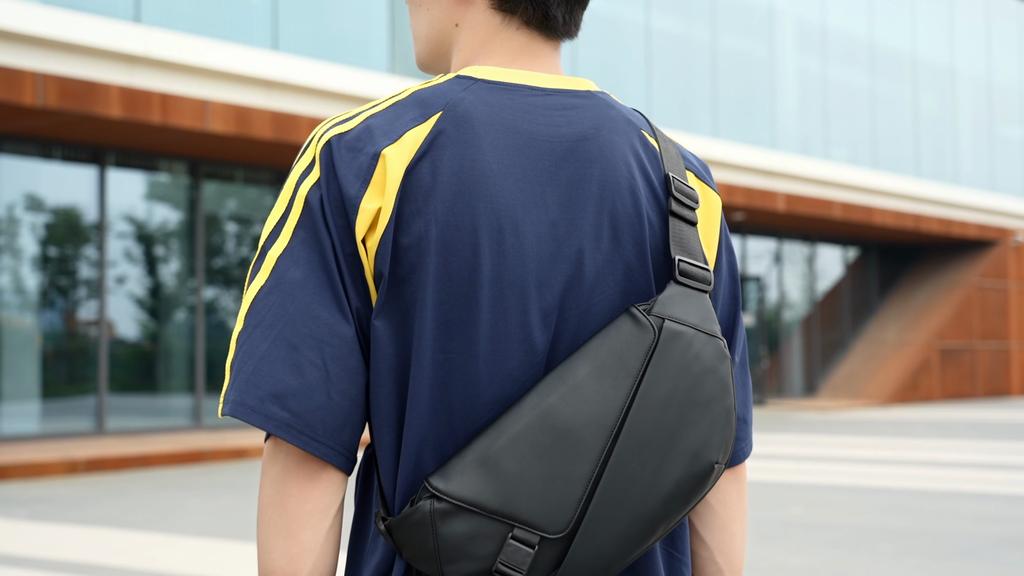 Lightweight Men's Bag Outdoor Travel Crossbody Bag