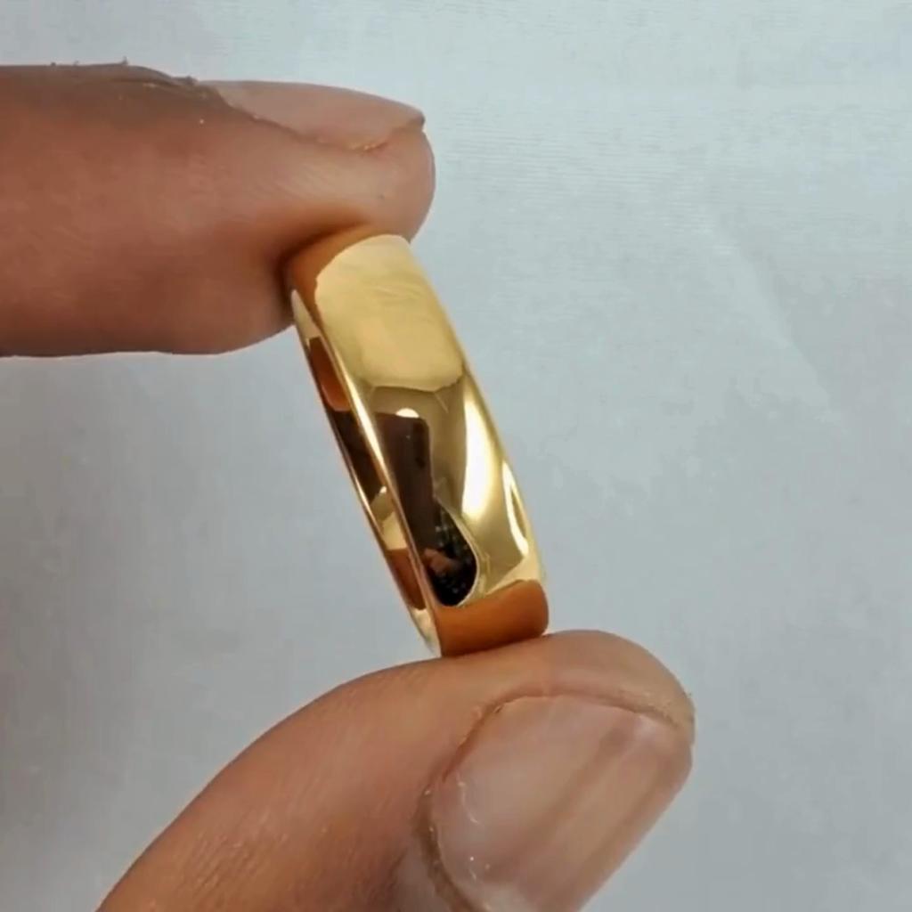 6mm 24K Gold Plated Tungsten Ring Features a Sleek Brushed Finish, Offering a Perfect Blend of Elegance and Durability for Men’s Wedding