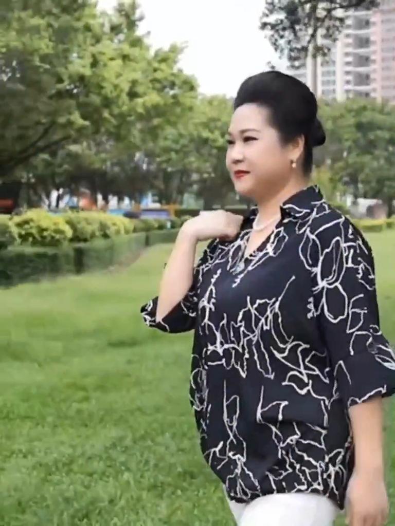 Summer Women's Tops Women's Loose Mid-sleeve Chiffon Shirts Plus Fat Oversized Shirts