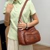 Dameveske i mykt skinn Middelaldrende morsveske Enkel skulder Crossbody-veske