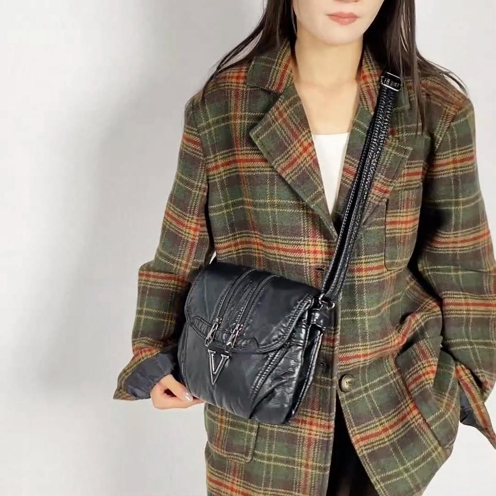 Elegant PU Leather Crossbody Bag for Women – Vintage-Style Design with Dual Zip Closure and Metal V Logo, Perfect for Daily Wear