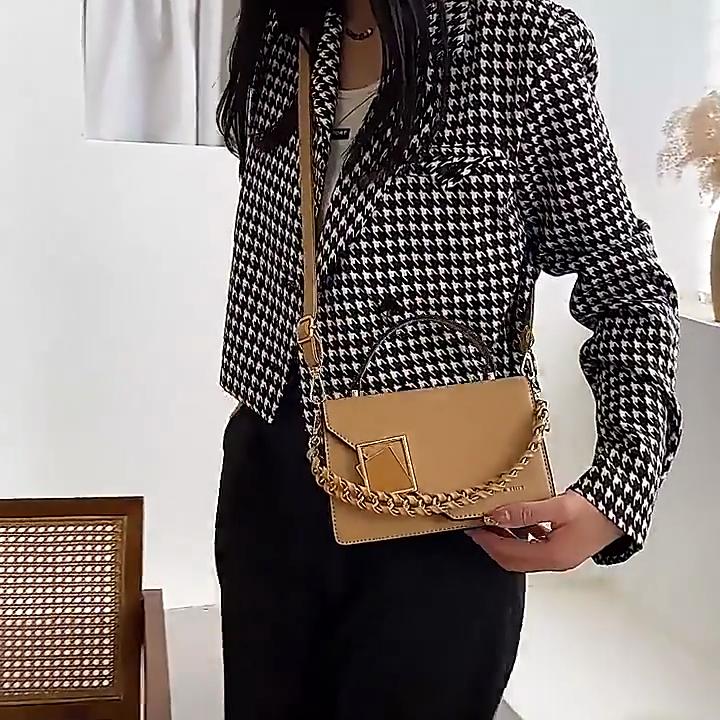 Modische quadratische Umhängetasche mit Klappe für Damen, einfarbig, PU-Ledertextur, Crossbody-Tasche, trendige Ketten, Handtaschen