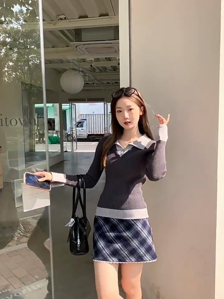 New Contrasting Fake Two-piece Knitted Bottoming Shirt for Women In Spring Polo Collar Trumpet Long-sleeved Elegant Sweater Top