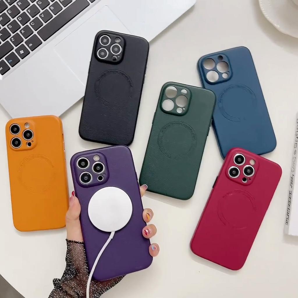 Proteção de câmera com furo de precisão Carregamento sem fio para capa de couro Magsafe para iPhone 15 14 13 12 Pro Max Plus Capa protetora magnética à prova de choque