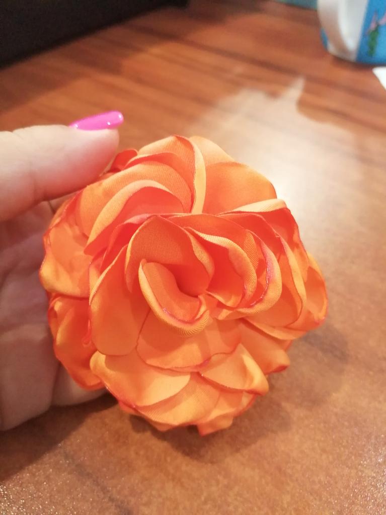 Spilla Fiore di Calendula Arancione all'ingrosso per il tuo negozio