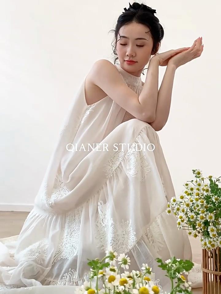 French Temperament Lace Embroidery Seaside Resort Style Sexy Loose Hanging Neck Character Sleeveless Midi Dress Women Summer 2024 New