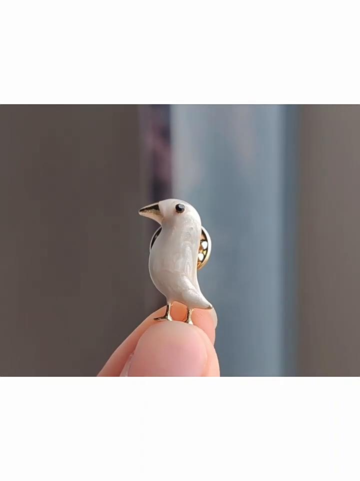 Creative Cute Bird Brooch Fashion Personality Black Crow Badge Versatile Animal Silk Scarf Buckle Pin Brooch