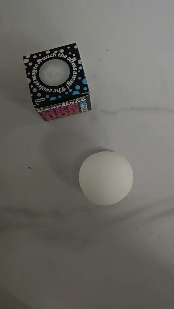 Needoh Pallina Anti-Stress Snow Ball Crunch Con Design Neve Artigianale Per Rilassamento E Decorazione