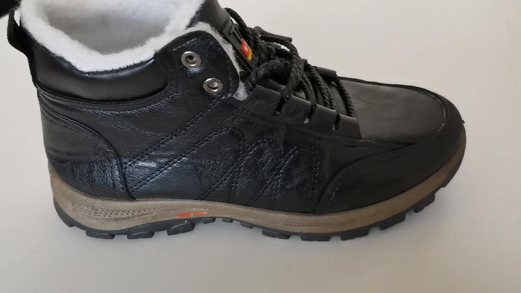 Neue Herren-Wanderschuhe, lässige Sportschuhe und samtwarme Schuhe