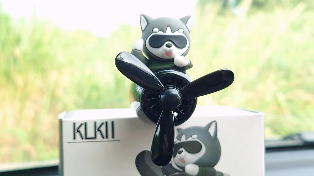 KUKII Pilot Bear Car Air Freshener - Rotating Propeller Vent Diffuser with Essential Oil Tablets, Aviation Design