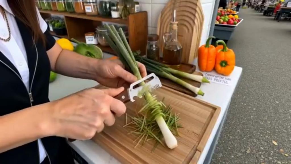 Multifunctionele keuken schiller, 2026 geüpgradede roestvrijstalen schiller, duurzame schiller met houten handvat, professioneel gereedschap voor thuiskeukens.
