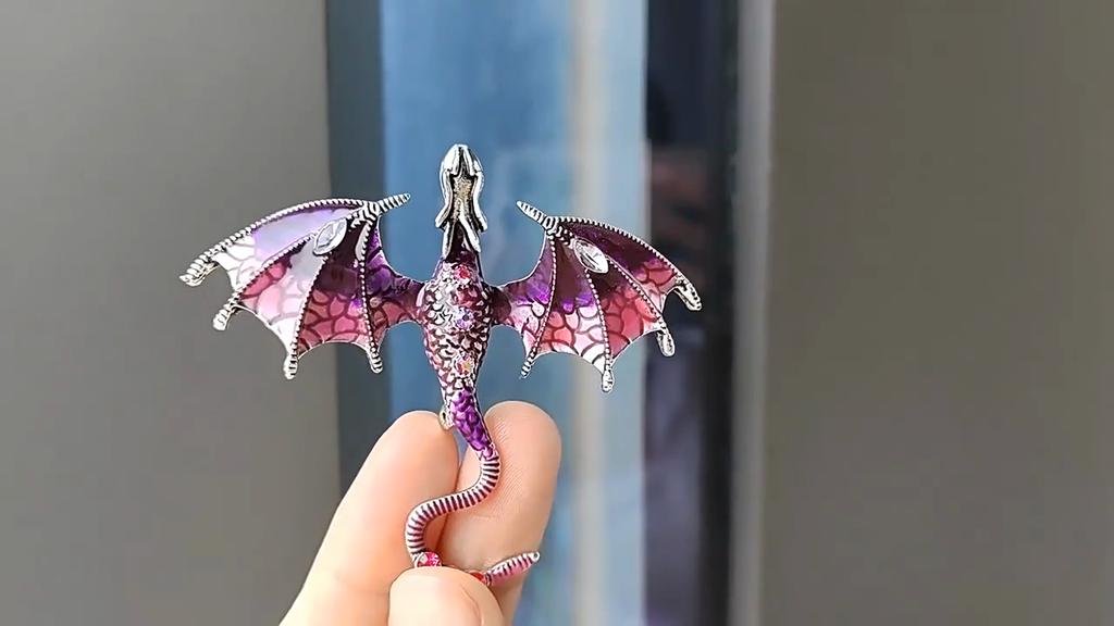 Wuli&baby Spille con drago smaltato per donne uomini strass volanti Legand animali spilla da ufficio per feste regali