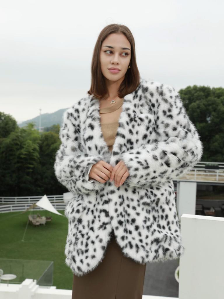Faux fur For Women Environmentally Friendly Fur Leopard Print Style Autumn And Winter Loose Fit One Size Fits All