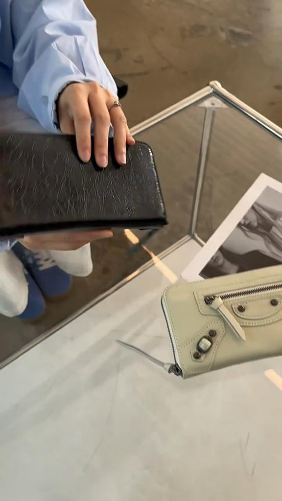 Retro Genuine Leather Women Wallets First Layer Of Cowhide Motorcycle Long Wallet Branded Style Rivets Phone Purse Studs Clutch Bag