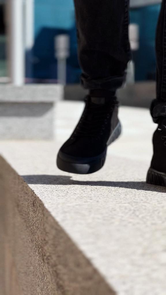 Men’s Nubuck Sneakers – Fleece Lining – Removable Antibacterial Insole – Durable TPU Sole – Casual & Smart-Casual