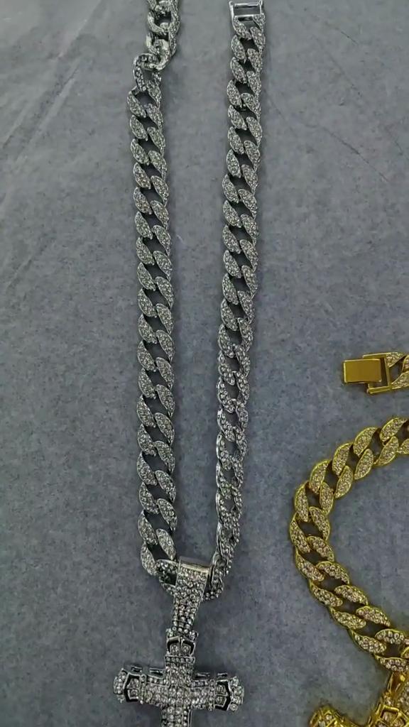 Crystal-Studded Detailed Cross Pendant with Adjustable Cuban Chain - Hip Hop Unisex Alloy Statement Necklace for Men and Women