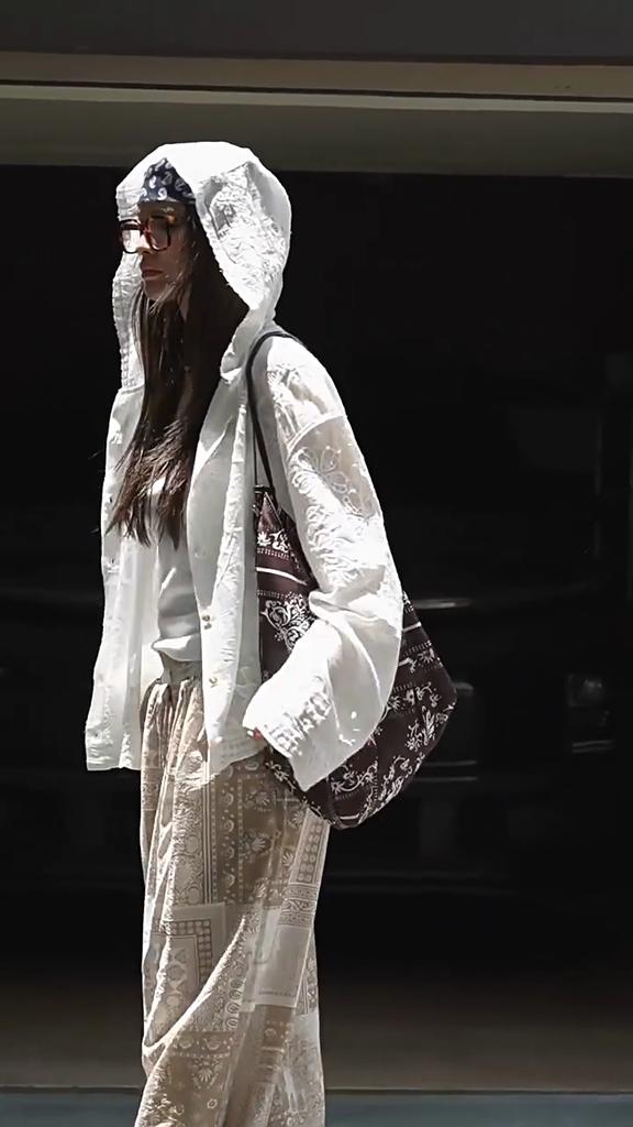 Johnature Summer Autumn Korean Fashionable Hooded Lace Jacquard Sunscreen Light Breathable Coats For Women