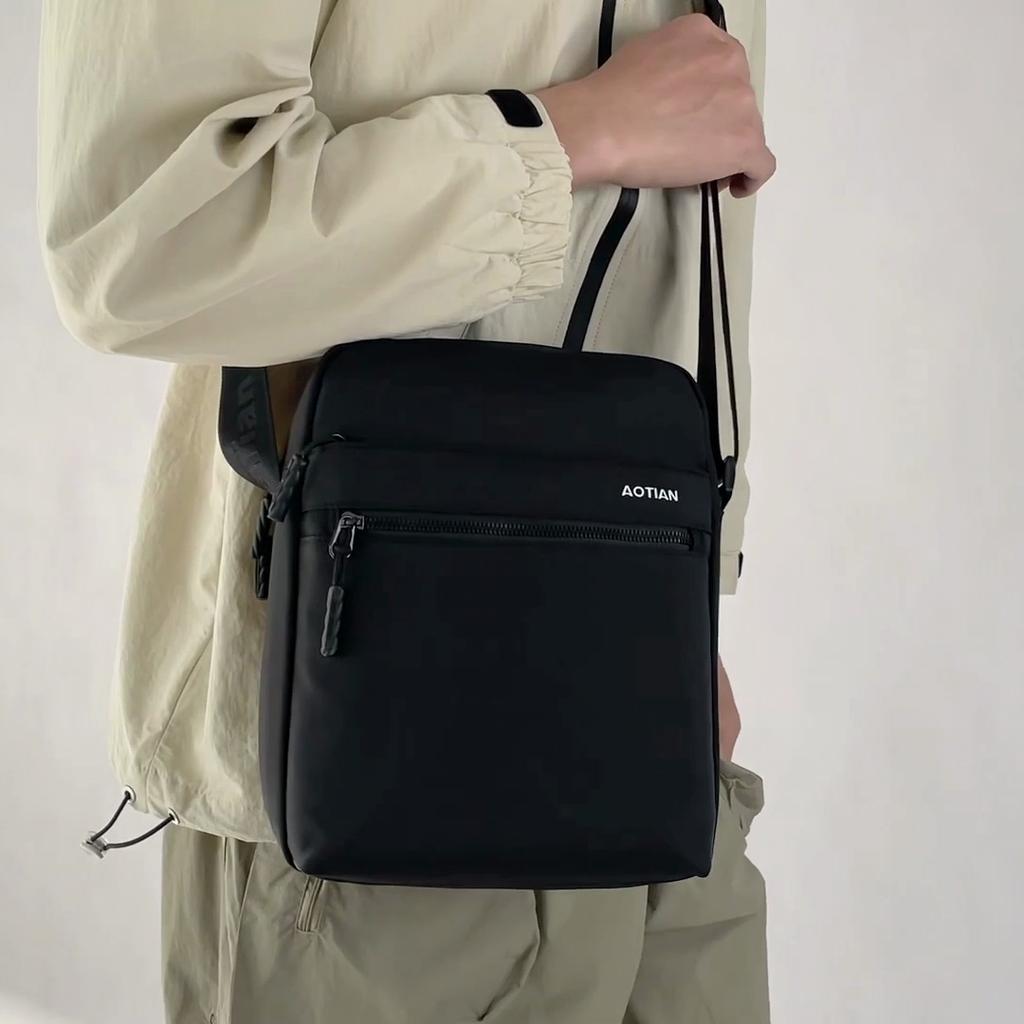 Men's Shoulder Bag Lightweight Multi-Compartment Crossbody Bag