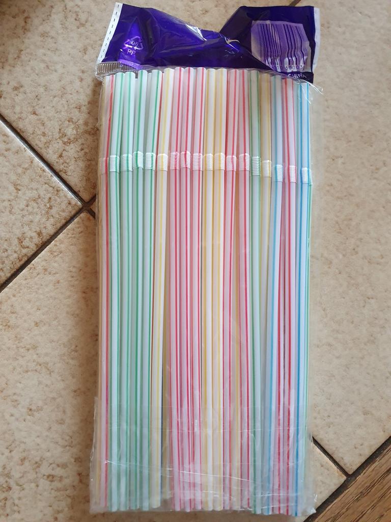 VIDSTW 100 Pezzi Cannucce Riutilizzabili Cannucce Plastica con Spazzola per la Pulizia Della Paglia Cannuccia Riutilizzabile Design a Strisce Colorate Cannucce per Bevande Fredde e Calde