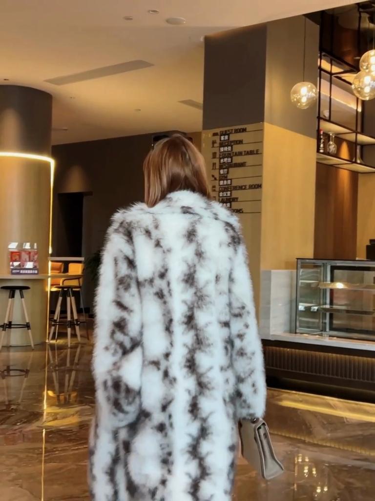 Winter New Fashion Imitation Fox Fur Coat Women's Extended Thickened Loose Environmentally Friendly Fur Coat