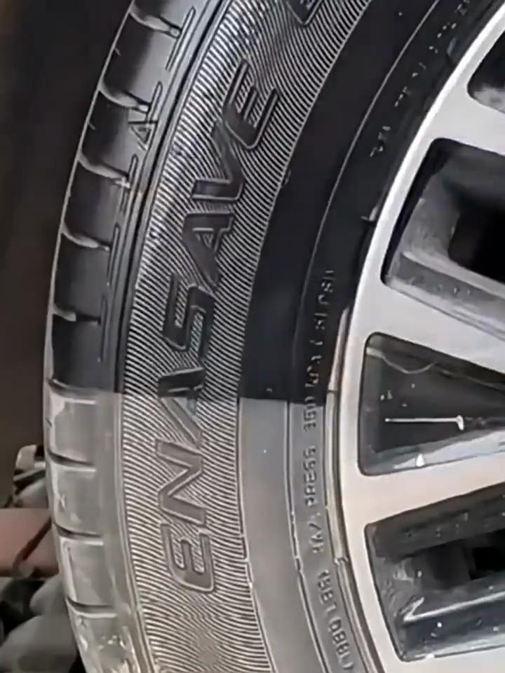 Plastový obnovovací vosk Oprava škrábanců auta Obnovení lesku pro pneumatiky Černý interiér Palubní deska 2-3letá odolnost