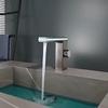 Slimme Digitale Badkamerkraan met Temperatuurweergave 270° Omgevings-LED-Verlichting Waterbesparende Beluchter
