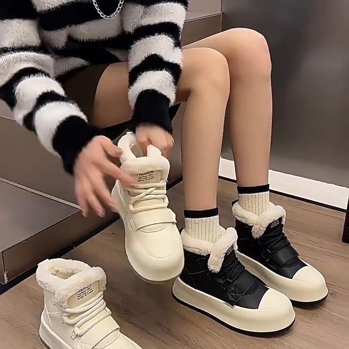 Lace-up Thick-soled Snow Boots, High Tops and Velvet Short Tubes In Winter for Women To Keep Warm and Prevent Slipping.