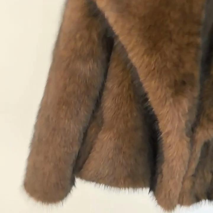 Imitation Fur Coat with Large Lapel and Short Fur Coat High Quality and Environmentally Friendly Fashion Imitation Fox Fur Coat