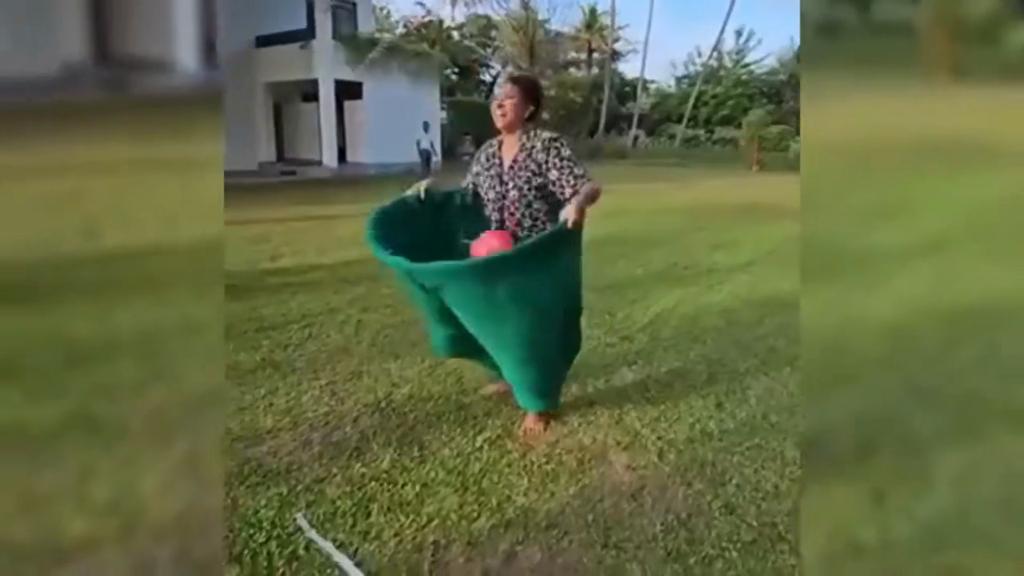 Granny Pants Yard Game Sets, Yard Games Field Day Family Reunion Game Giant Outdoor Game Sets for Adults
