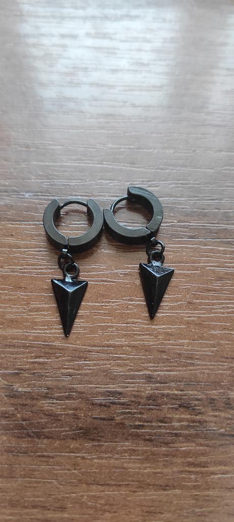 LOLIAS 4 Paia Acciaio Inossidabile Orecchini Triangolo per Uomo Donna Cerchio Orecchini Pendenti Freccia Punk Orecchini Geometrici Pendenti Huggie, Argento/Nero
