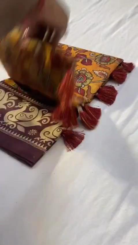 Weiche Baumwoll-Chanderi-Saris mit Kalamkari-Digitaldruckmuster, Quasten über dem Sari.