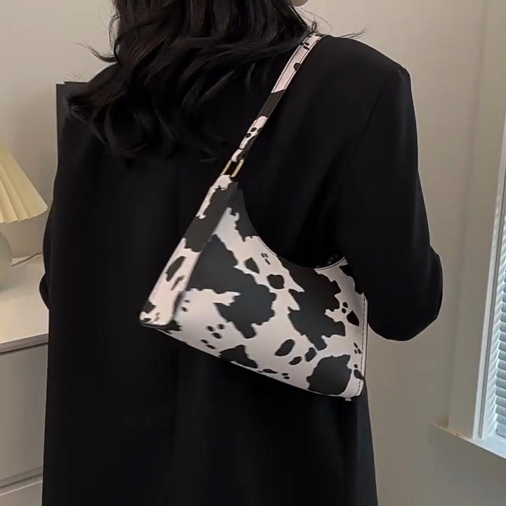 Women's Underarm Bags Autumn and Wibnter Trendy Shoulder Bag Cute Simple Handbags and Purses Female Travel Small Totes
