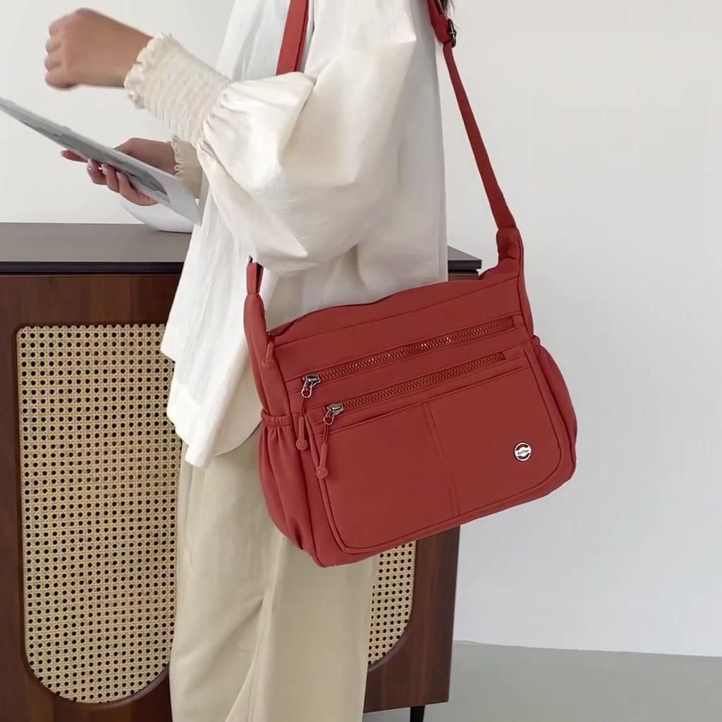 Women's Large Capacity Shoulder Bag Multi-Compartment Lightweight Crossbody Bag