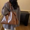 Vintage Large Capacity Rivet Tote Bag Women's Handbag Shoulder Bag