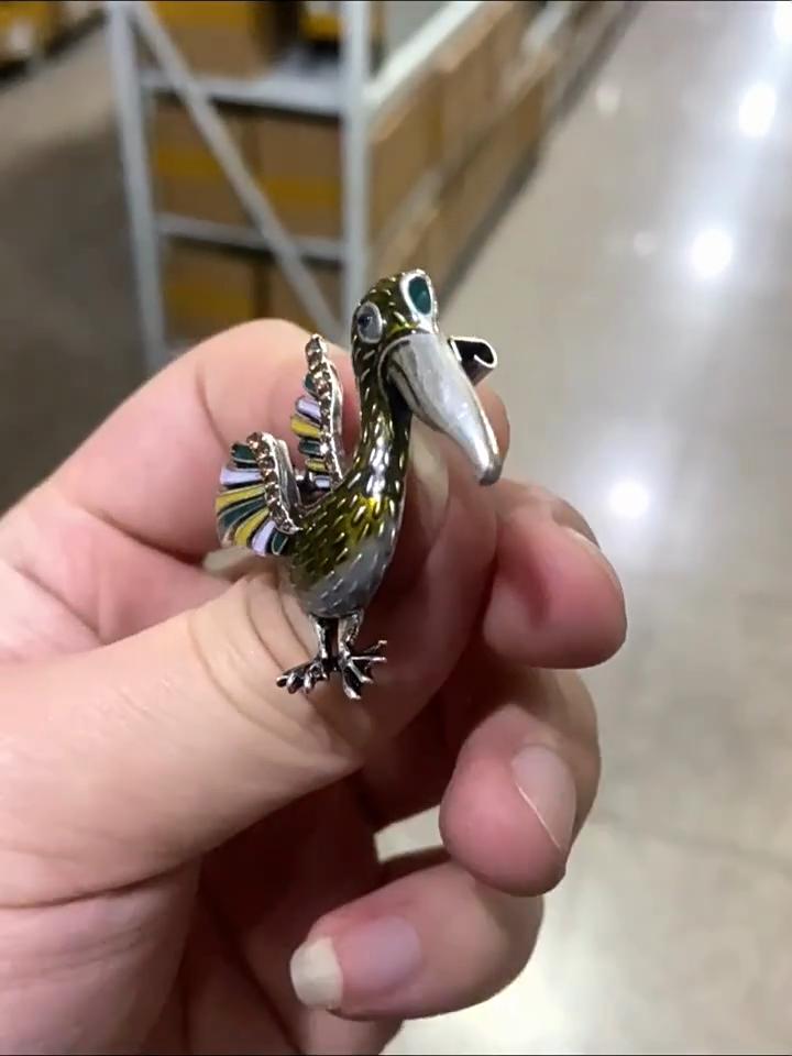 Three-dimensional Alloy Design Daigo Brooch Animal Shape Pin Clothing Fixed Anti-light Brooch Versatile Accessories