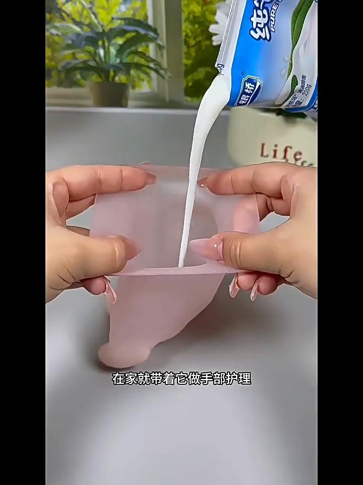 2Pairs Silicone Moisturizing Hand Gloves Foot Socks for Dry Cracked Feet Foot Care Socks Spa Pedicure Socks Massage Moisturizing Gel Gloves