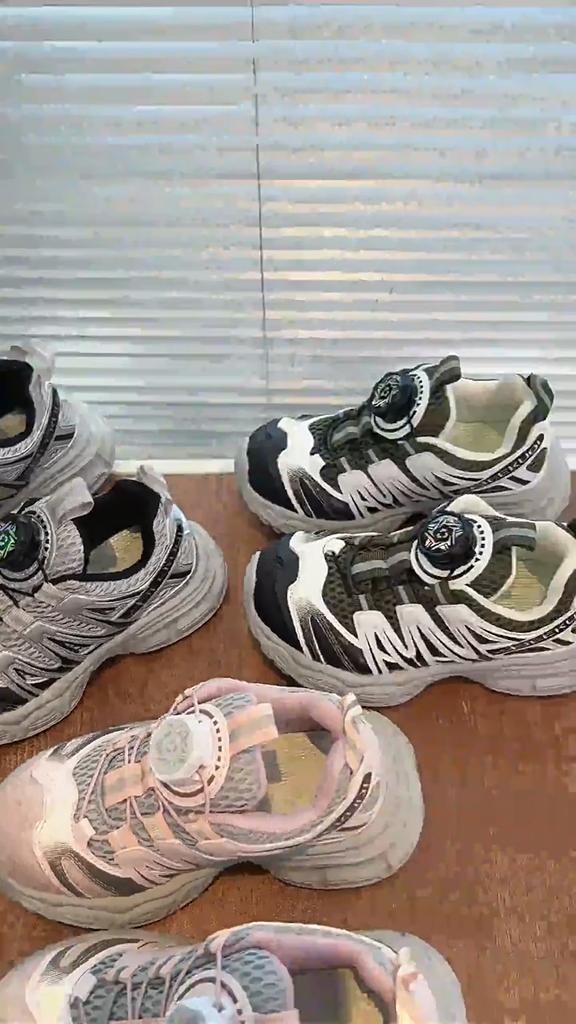 Children's Breathable Sports Shoes Girls Lightweight Dad Shoes Little Girl Fashion Rotating Buckle Running Shoes Non-slip Casual Shoes