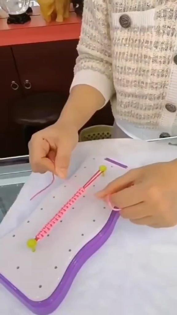 Friendship Bracelet Making Kit for Girls Crafts for String DIY Woven Bracelet Craft Gifts for 6-12 Year Old Birthday Gift Idea