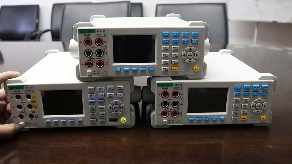 East Tester 4-1/2místný digitální multimetr ET3240 přesný automatický rozsah kapacitní tester digitální stolní multimetr
