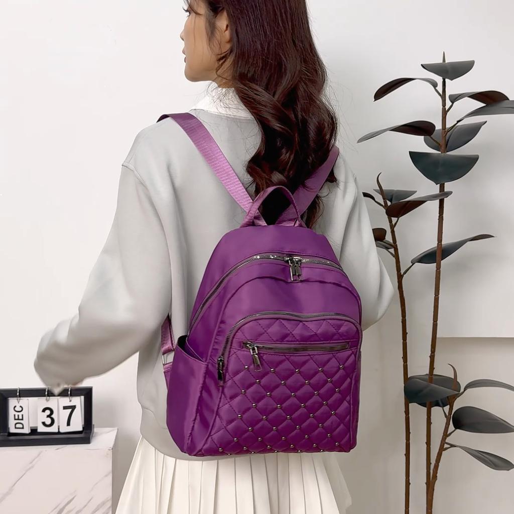 Women's Large Capacity Backpack Rhomboid Rivet Backpack