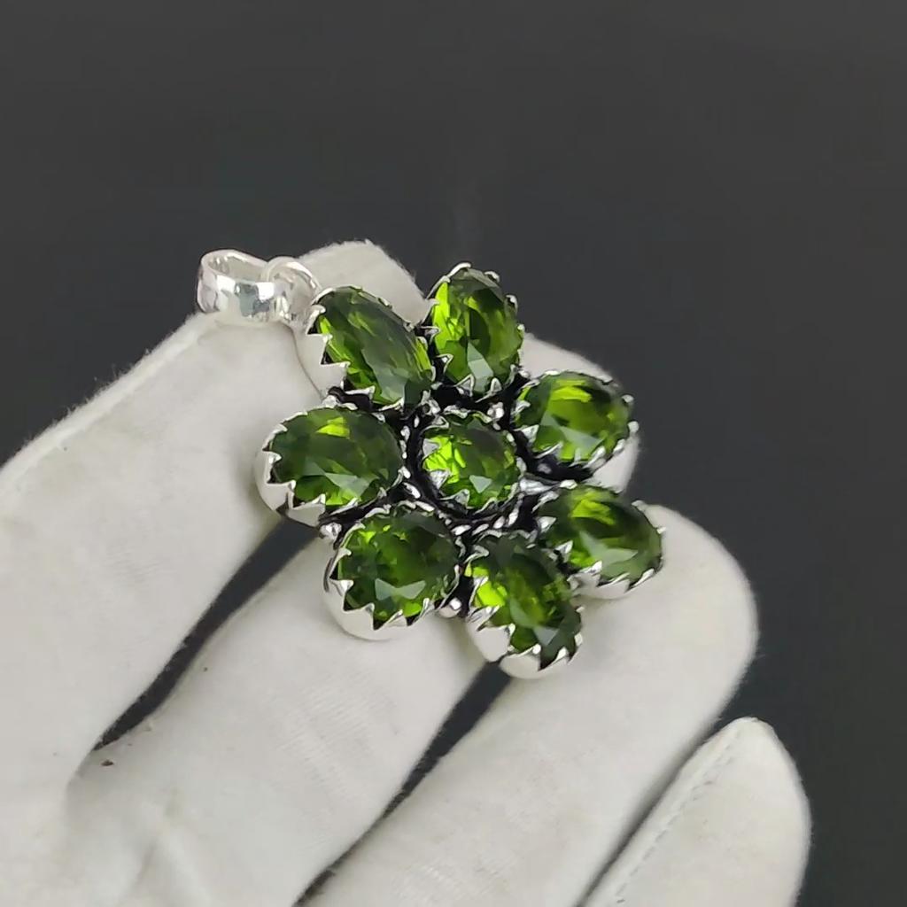 Pandantiv Floare din Argint cu Piatră Prețioasă Peridot în Argint Sterling 925 - Design Pară Făcut Manual, Bijuterii pentru Purtare Zilnică, Cadou de Ziua Îndrăgostiților
