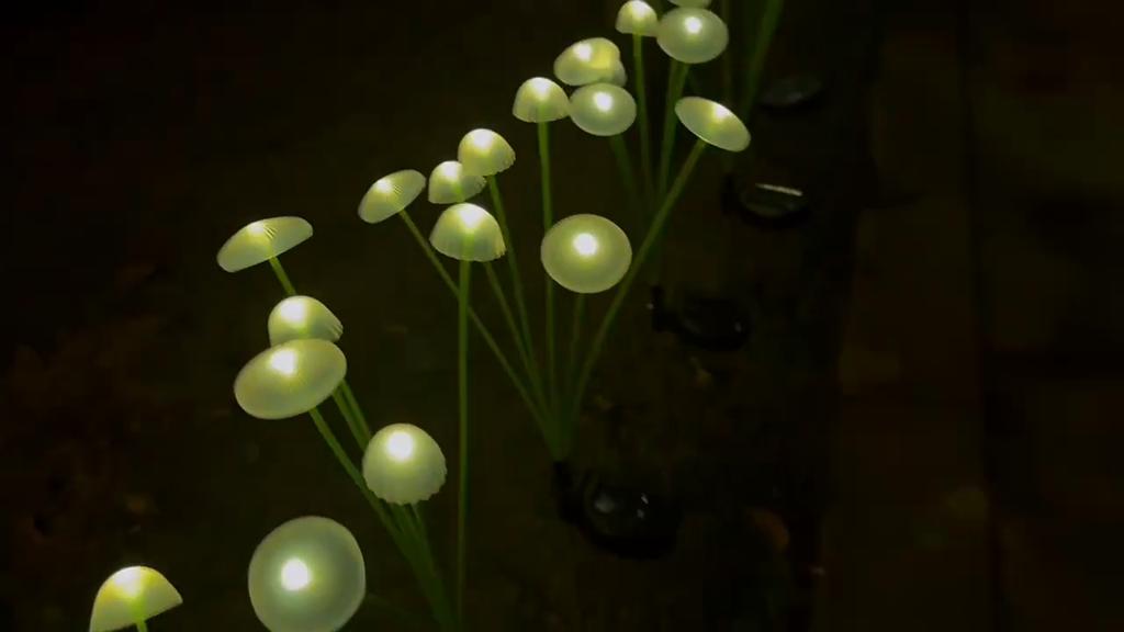 Solar Garden Jellyfish Lights Outdoor Mushroom Stakes Lights with Swaying LED Firefly Decorations for Patio Pathway Christmas