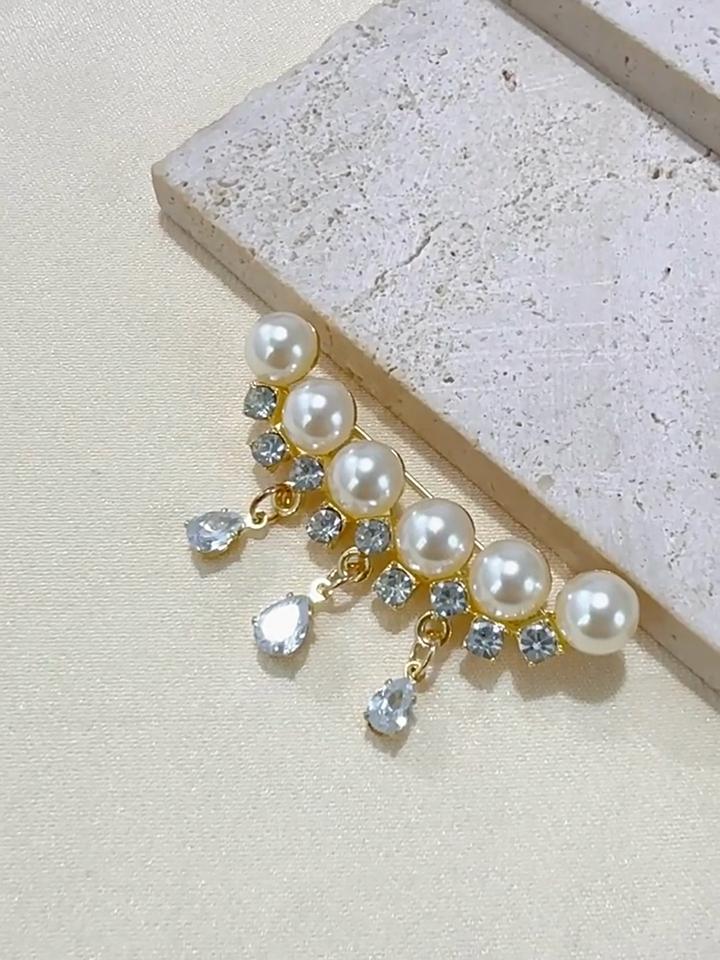 Broche à franges en perles de tempérament haut de gamme, exquise, pull, costume, corsage, accessoires, vêtements fixes, épingle anti-lumière, femme