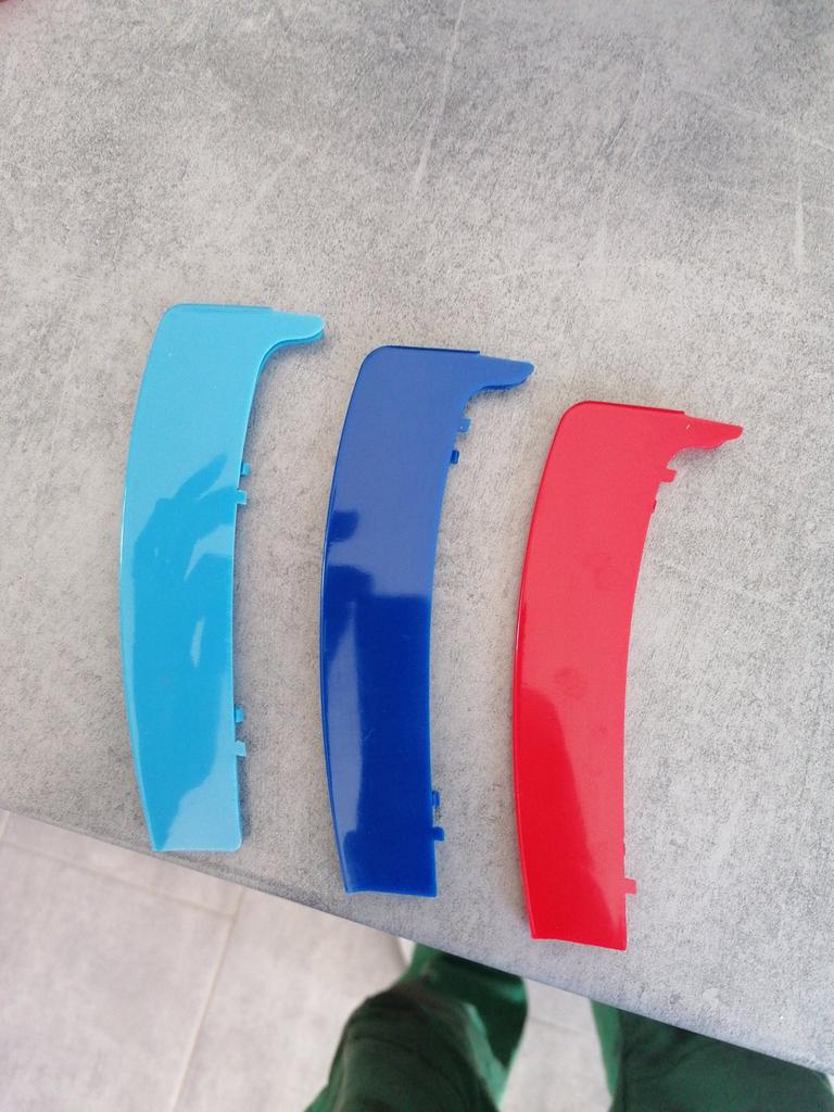 Froggen Per BMW Serie 1 E81 E82 E87 E88 2004-2011 M Griglia Anteriore Griglia Copertura Inserto Trim Clip 3 Colori 12 Griglie Angolo Sharp