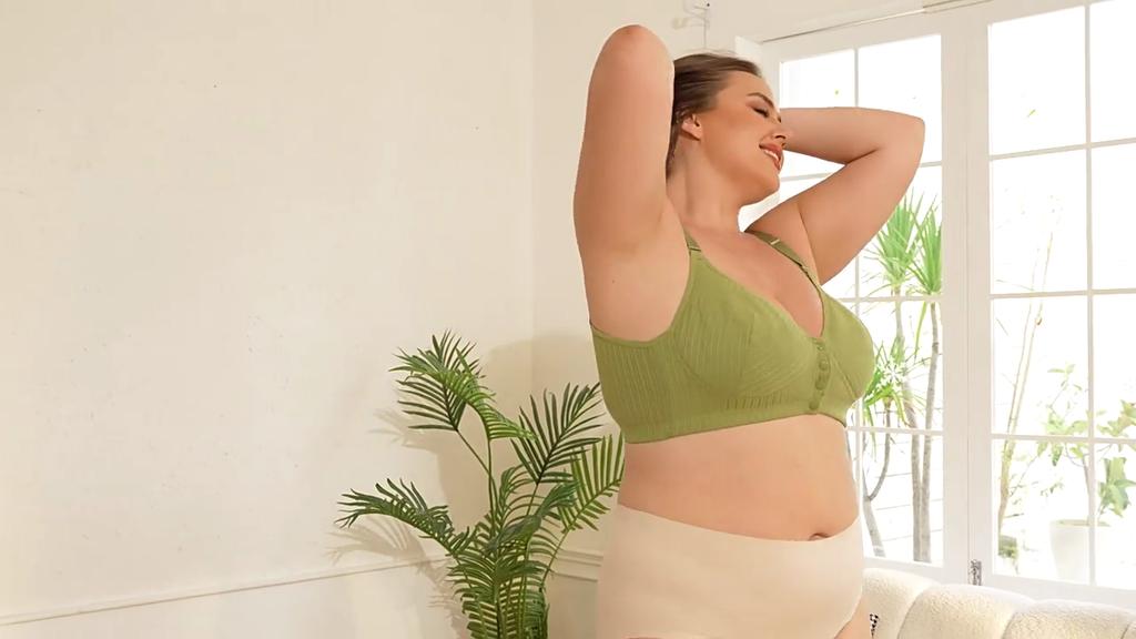 European and American Size Wire-free Front-clasp Bra with Adjustable Shoulder Straps and Threaded Oversized Underwear